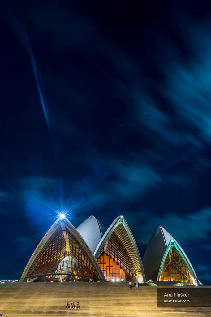 sydney opera at night